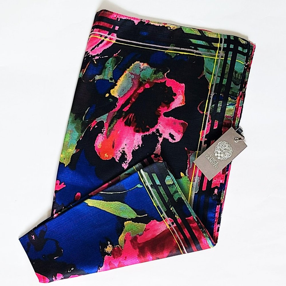 NWT Gorgeous VINCE CAMUTO Floral Print Watercolor Rose Scarf - Picture 3 of 3